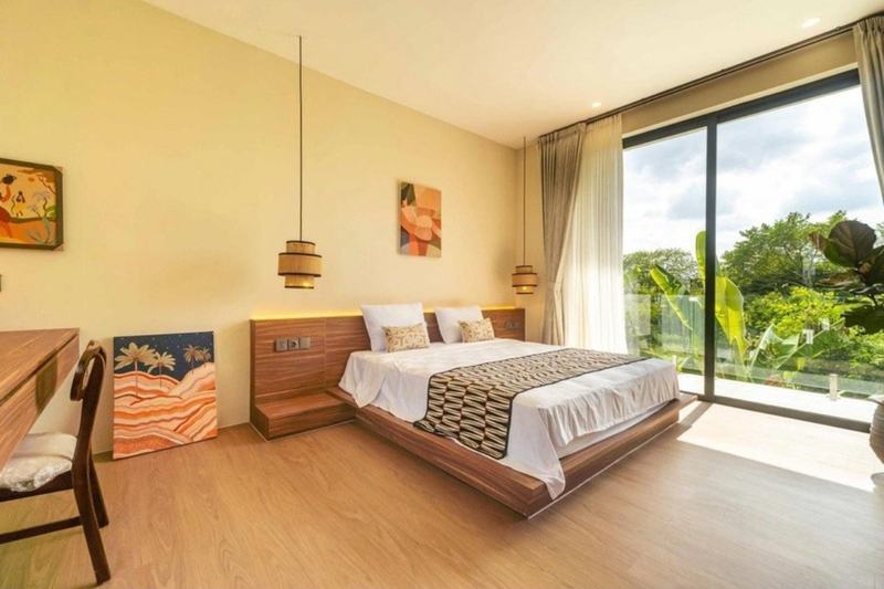 Kedungu two-bedroom villa: bedroom opening onto a balcony