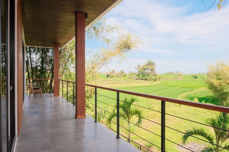 Four-bedroom Kedungu villa: balcony facing the rice fields