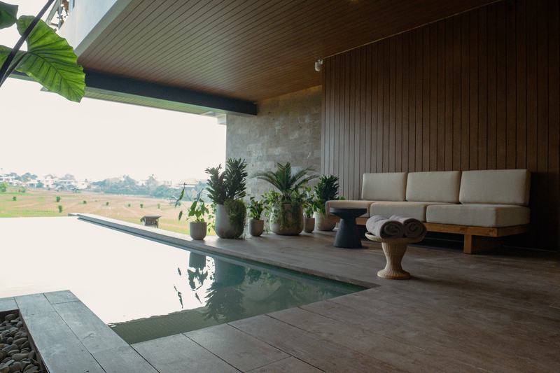 Nava Tamora: pool looking out over rice fields