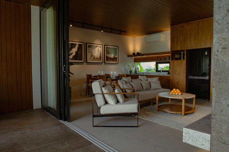 Nava Tamora: living room with doors to the terrace