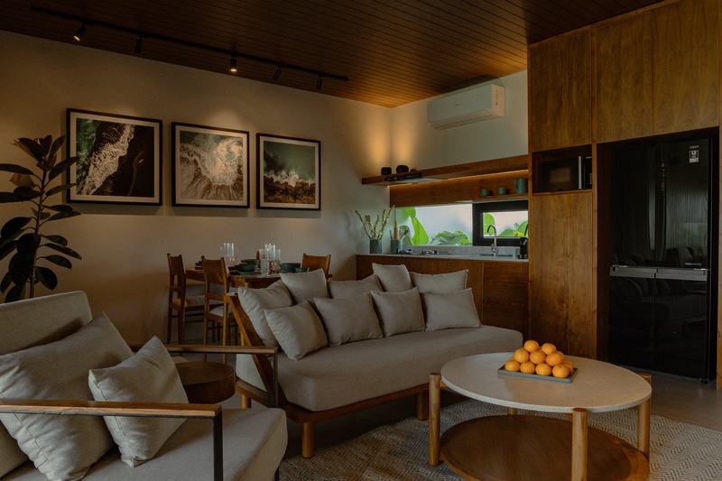 Nava Tamora: lounge and dining table