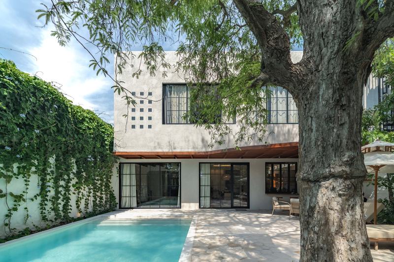 Nila Residence: villa and its courtyard pool