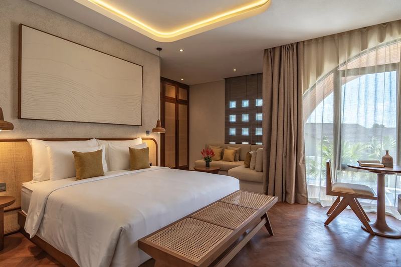 Nila Residence: bedroom with terrace doors