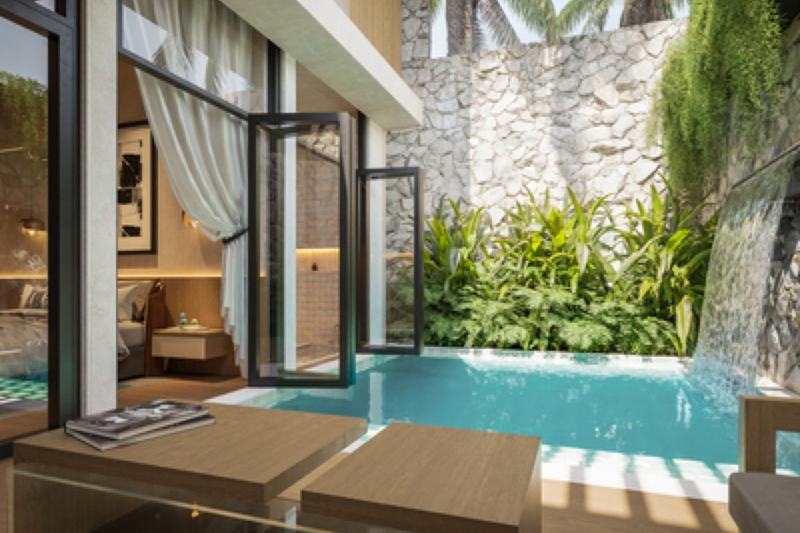 Five-bedroom villa in Nunggalan: courtyard with a pool and water feature (rendering)