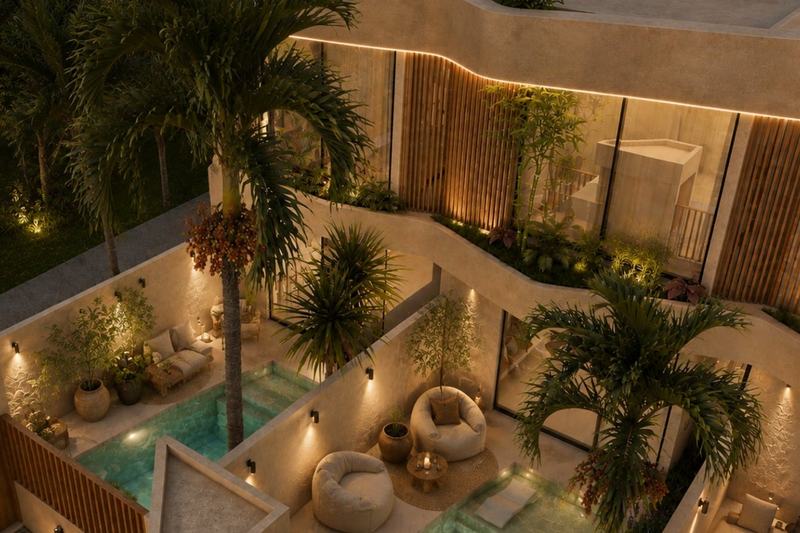 Nunggalan Beach Villas: courtyard and plunge pool lit up in the evening