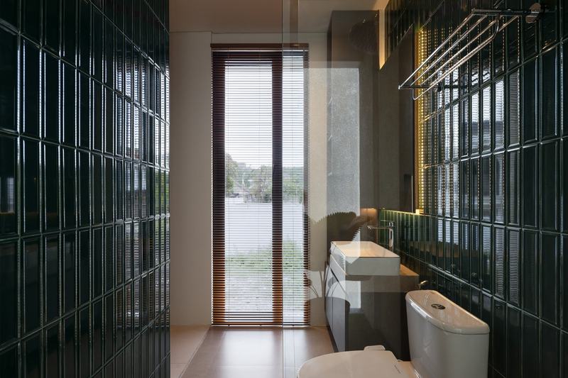 Two-bedroom villa with a pool, north Nusa Dua: bathroom in green tile