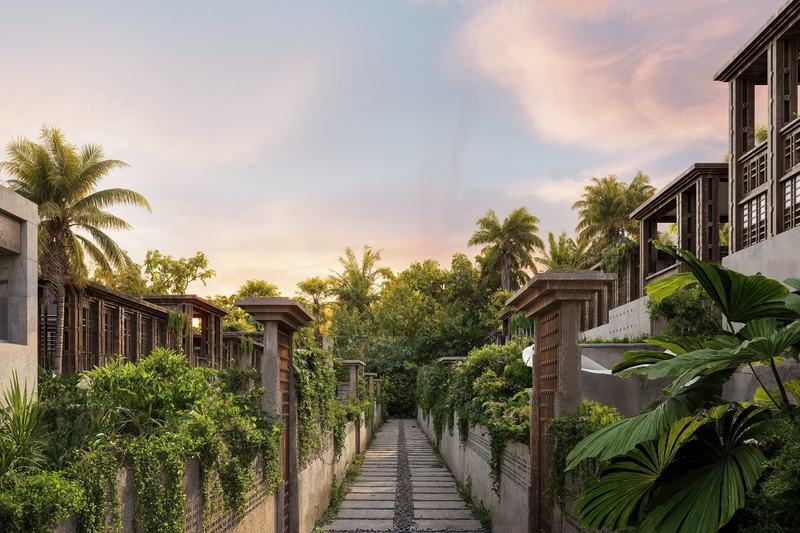 Origins by Bali Baza: walkway between the villas