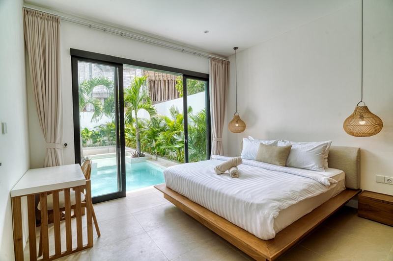 New Pecatu villa: bedroom opening onto the pool