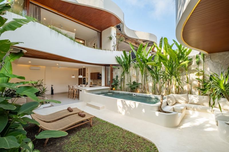 Pecatu two-bedroom villa: courtyard with pool and lawn