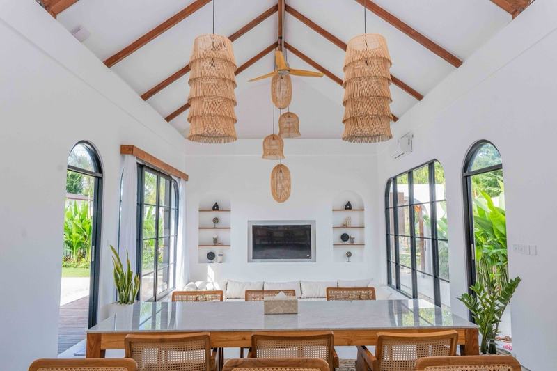 Three-bedroom villa in Pecatu: dining table under a tall wooden ceiling
