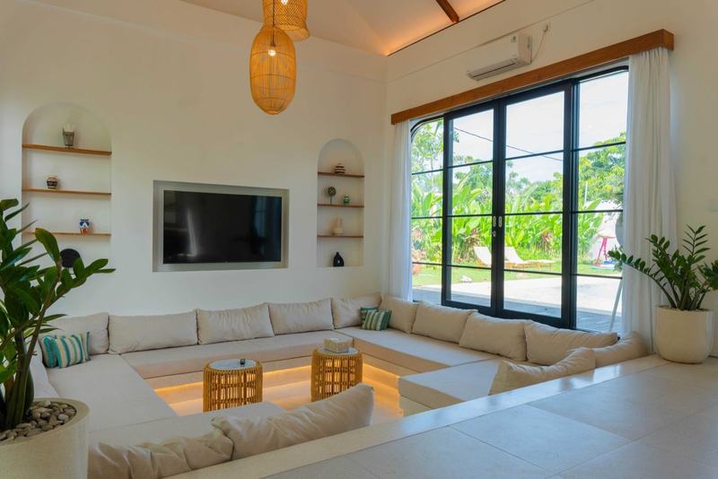 Pecatu three-bedroom villa: conversation-pit sofa