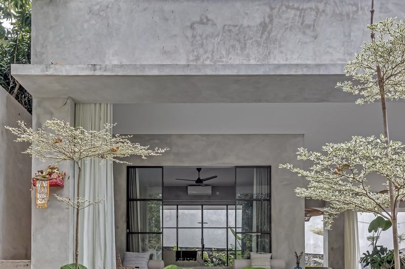 Pererenan four-bedroom villa: concrete facade and garden