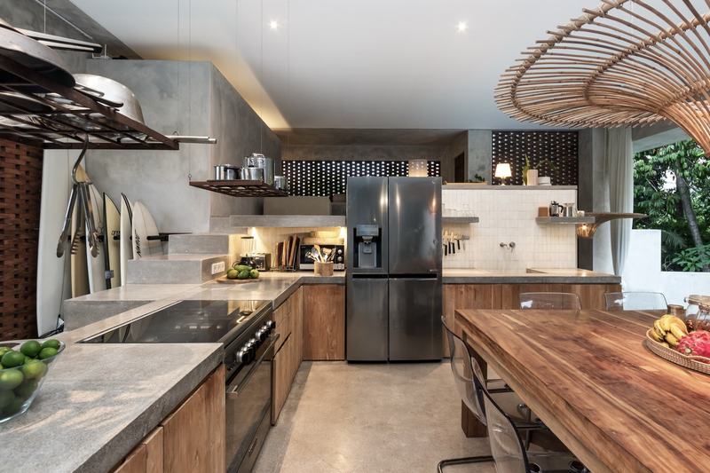 Pererenan four-bedroom villa: kitchen with a timber table