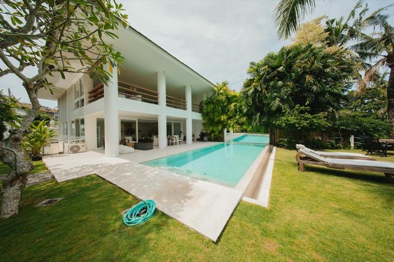 Beachside five-bedroom villa in Pererenan: pool running along the house