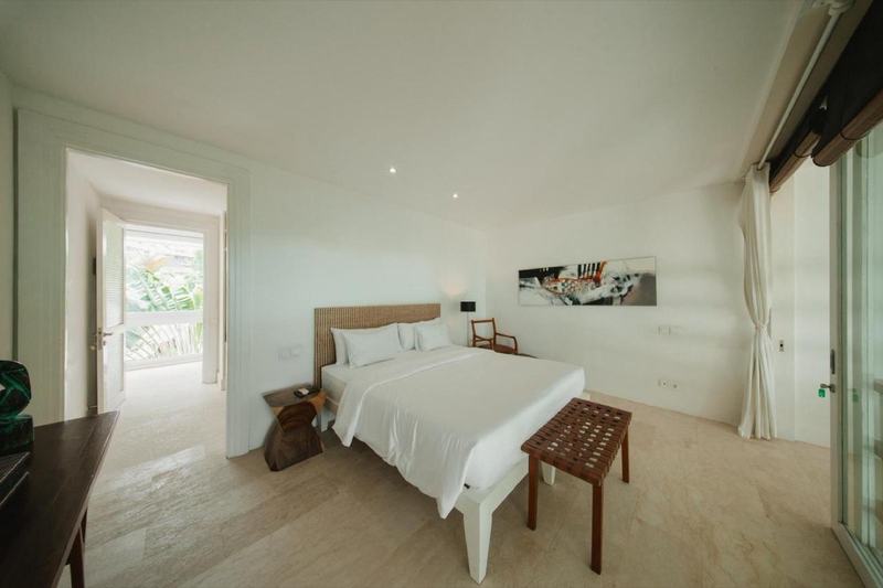 Beachside five-bedroom villa in Pererenan: bedroom with its own entrance