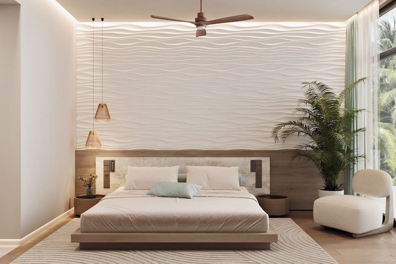 Ramada Home-room: bedroom with doors onto a green terrace
