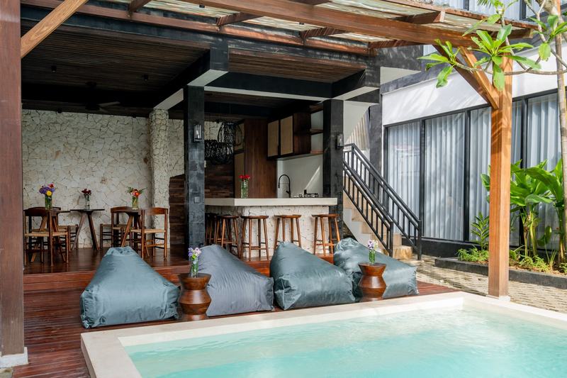 Sebelas Apartments: poolside café and lounge with beanbags, developer photo