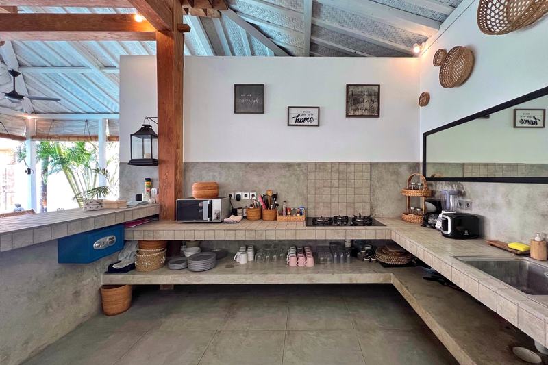 Four-bedroom villa in Seminyak: open kitchen