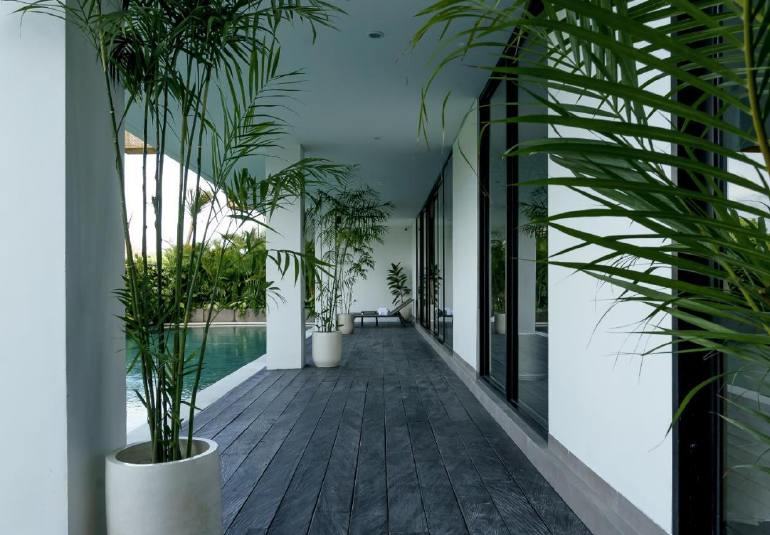 Sunny Aparts I: open walkway beside the pool, developer photo