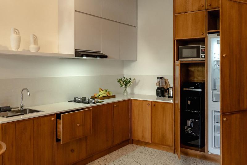 Sunny Nine: wooden kitchen with cooktop, microwave and fridge, from the developer's presentation