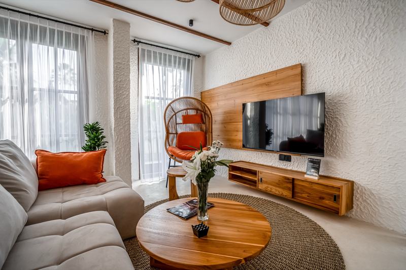 Tropical Tribe: lounge with sofa, TV and a hanging chair