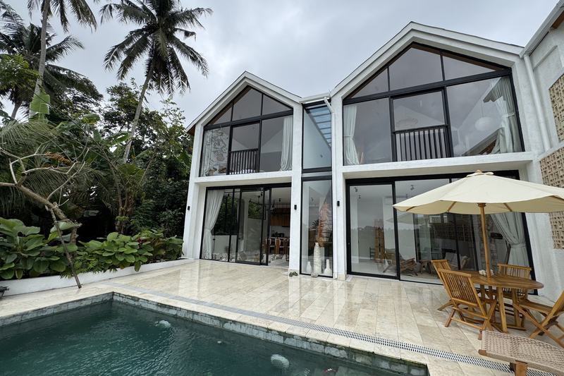 Two-bedroom villa in Ubud: facade and pool