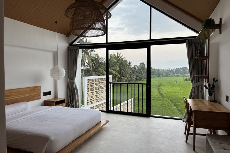 Two-bedroom villa in Ubud: bedroom with a rice field view