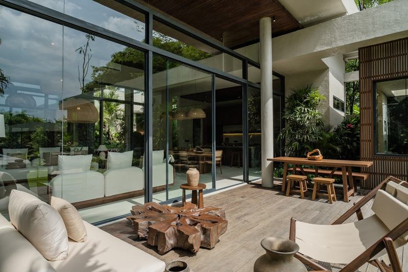 Three-bedroom villa north of Ubud: covered terrace with a dining table