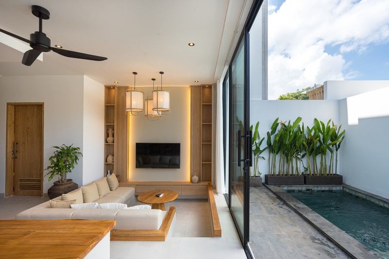 One-bedroom villa in west Uluwatu: living room next to the pool
