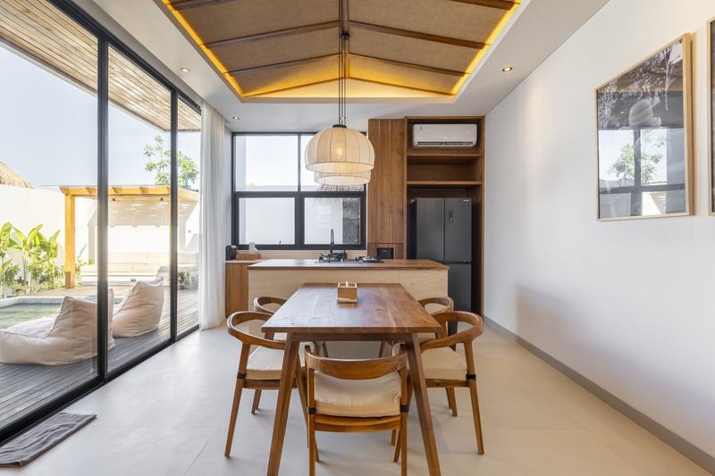 Nyang Nyang one-bedroom villa, Uluwatu: dining area and kitchen