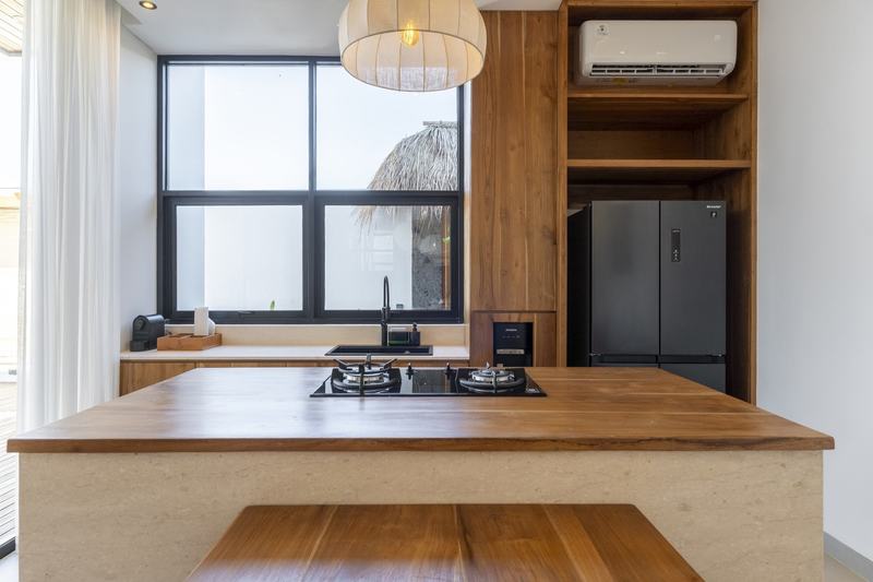 Nyang Nyang one-bedroom villa, Uluwatu: kitchen with an island