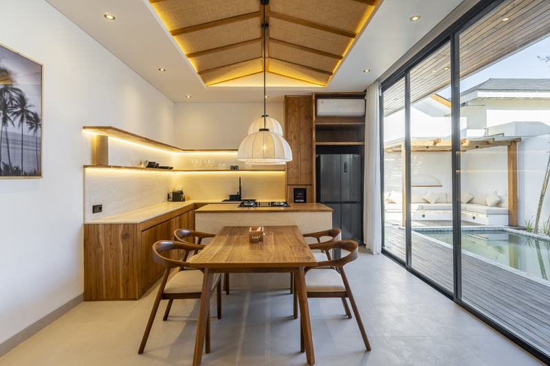One-bedroom villa at Nyang Nyang, Uluwatu: dining table beside the pool