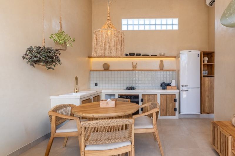 One-bedroom villa with PBG at Nyang Nyang: kitchen with a dining table