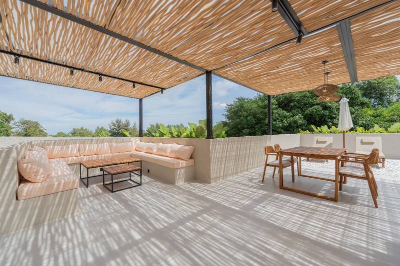 Two-bedroom villa in Uluwatu: roof terrace under a pergola