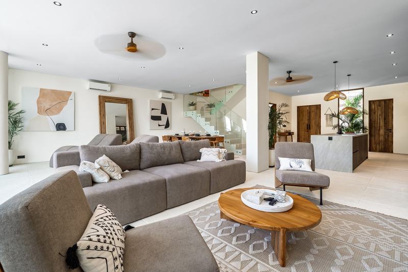 Three-bedroom villa in Dreamland: living room