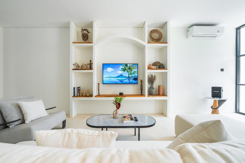Three-bedroom villa in Nunggalan, Uluwatu: living room