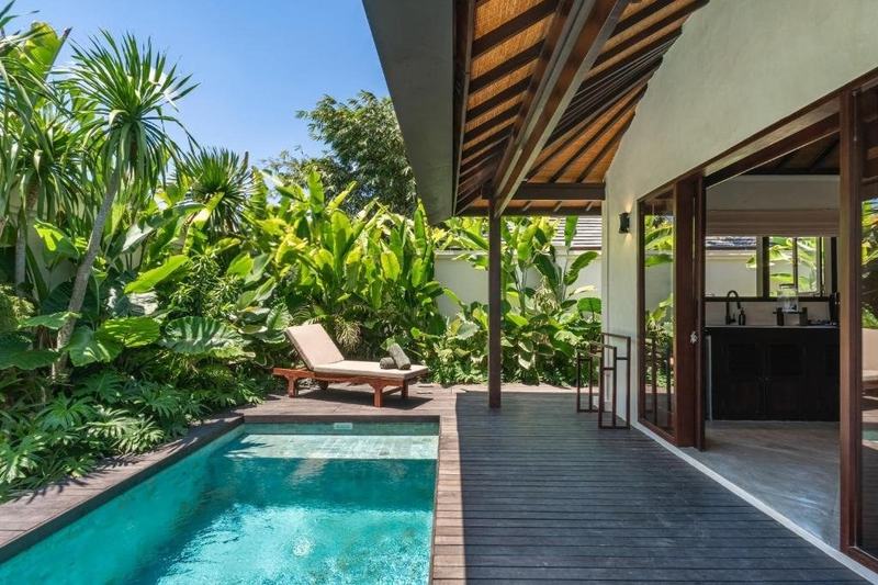 Boutique villa in Nyang Nyang: pool and kitchen