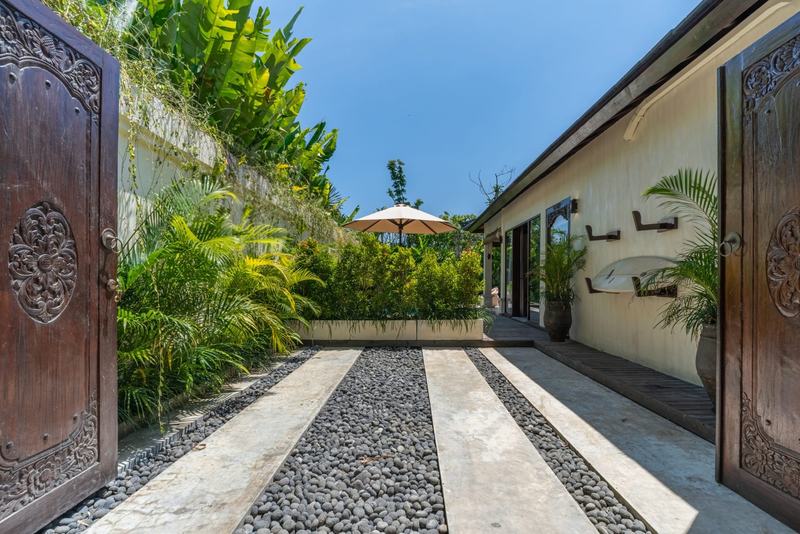 Boutique villa in Nyang Nyang: courtyard behind carved gates