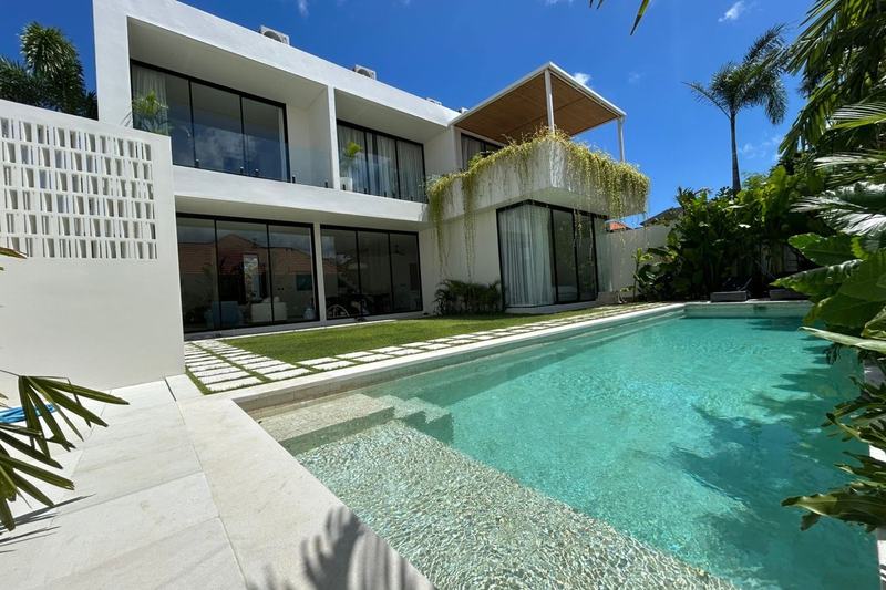 Four-bedroom villa with a study in Uluwatu: pool along a fully glazed facade