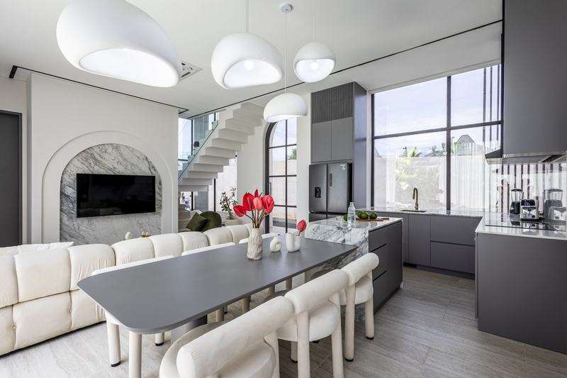 Three-bedroom villa in Umalas: living and dining room