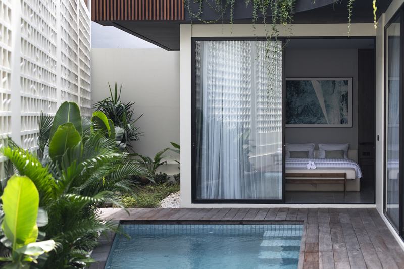 Umalas Oasis: villa pool, breeze-block wall
