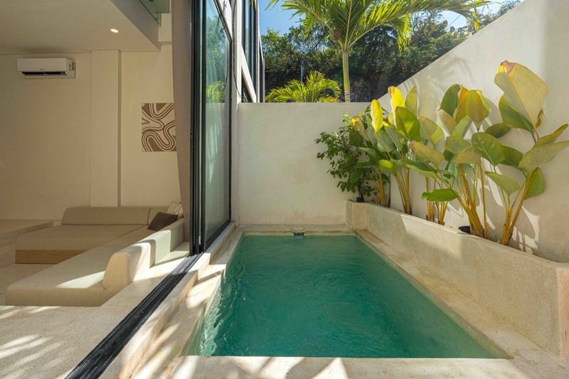 Freehold villa, Ungasan: courtyard pool and greenery