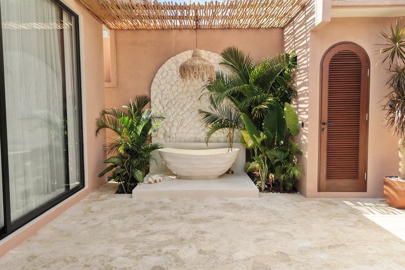 Outdoor-bath villa, Ungasan: pool and sofa niche