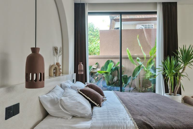 Outdoor-bath villa, Ungasan: bedroom with lit arch