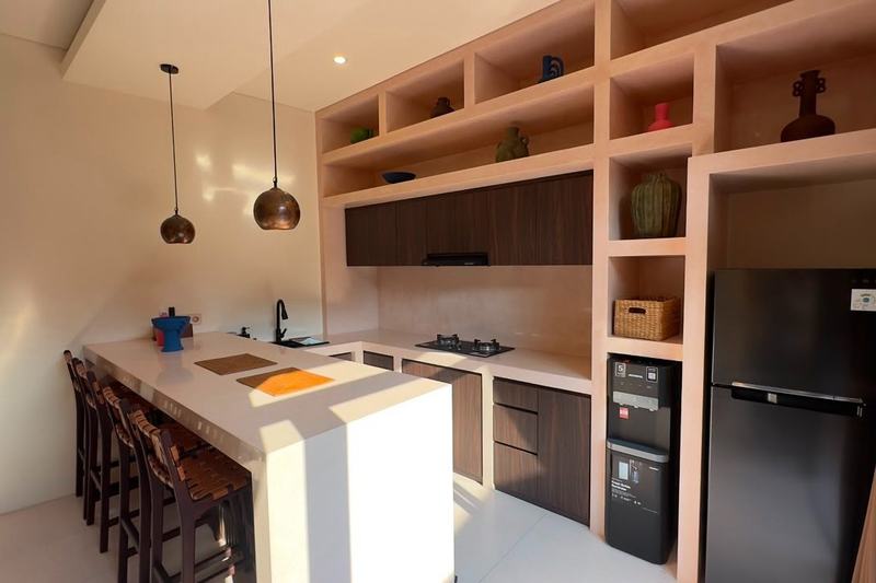 Moroccan-style villa, Ungasan: breakfast bar in the kitchen