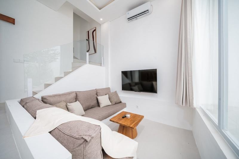 Mediterranean-style villa in Ungasan: living room with sofa and staircase