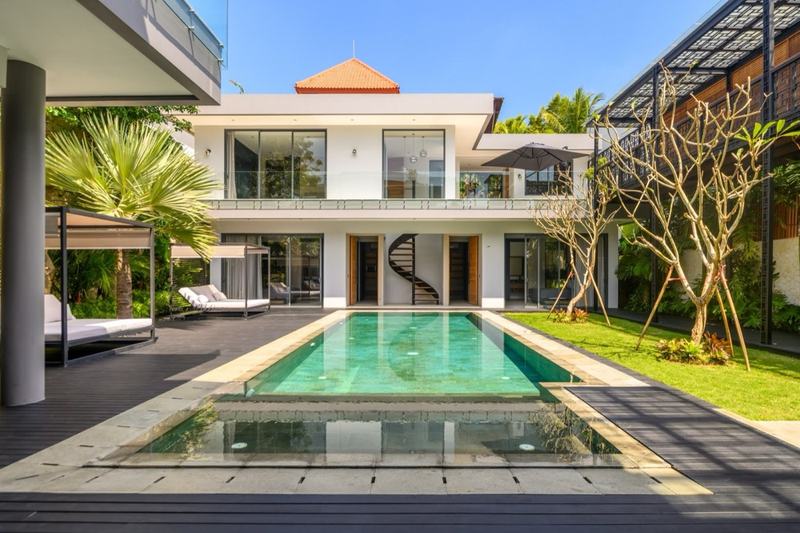 Three-bedroom villa near GWK: two-story house and 34 m² pool