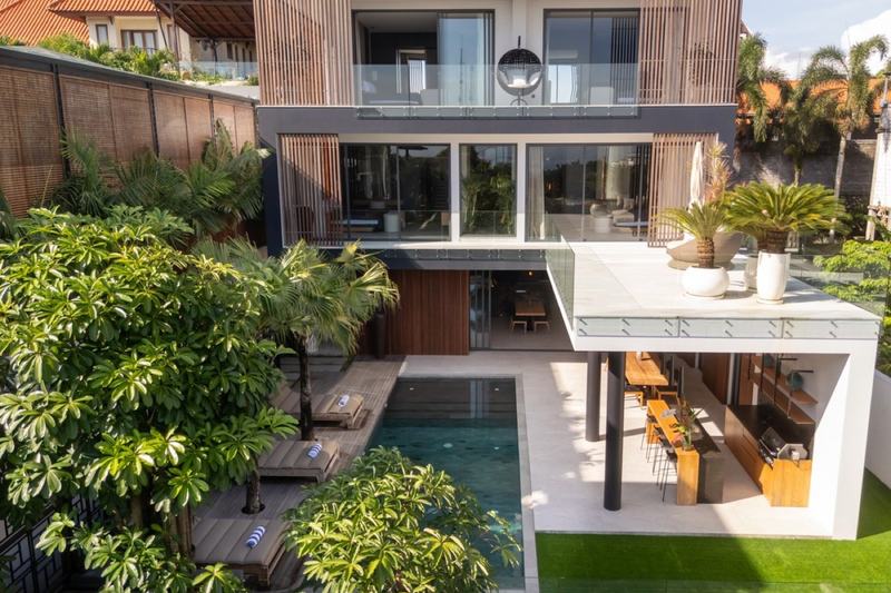 Three-level villa in north Ungasan: house and pool seen from above