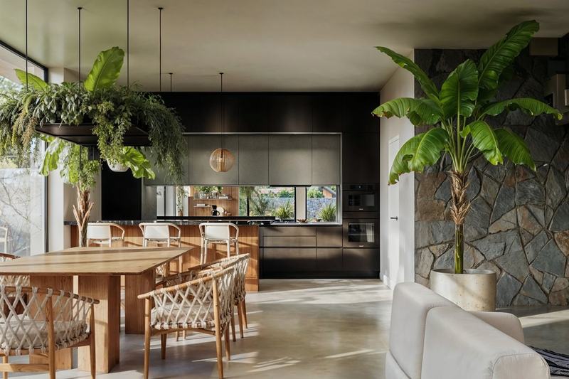 Ungasan Melasti Villa II: comedor y cocina en la planta baja